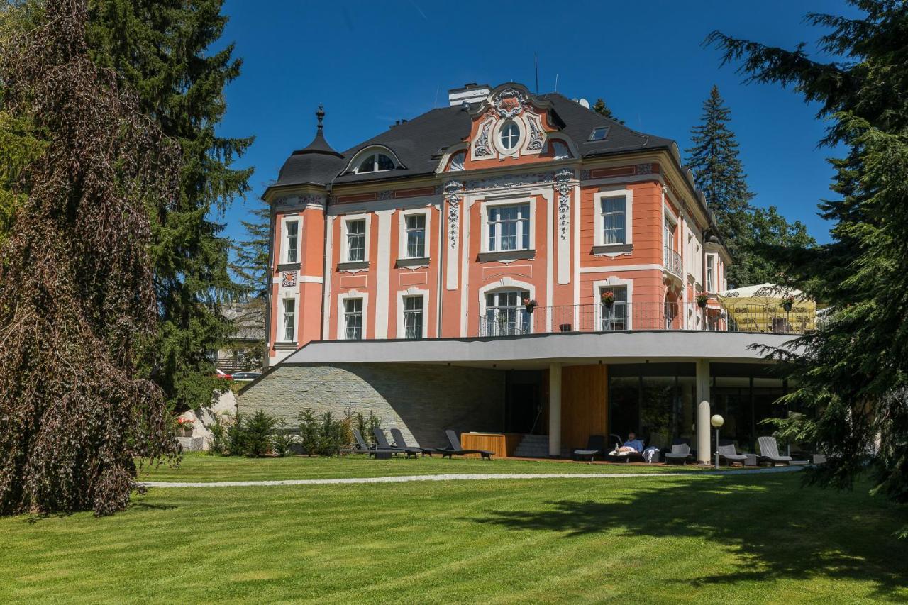 Wellness & Spa Hotel Villa Regenhart Jeseník Exterior foto